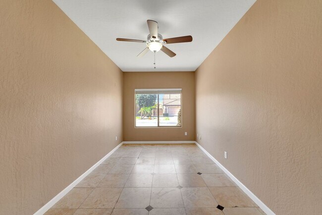 Building Photo - Stunning 5BR House in Chandler
