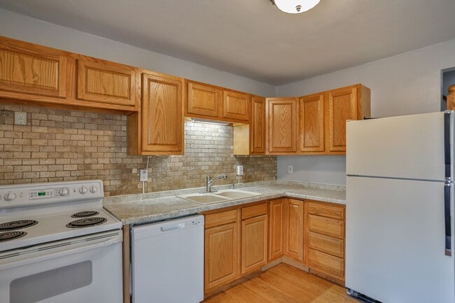 Building Photo - 2 Bed 1.5 Bath Single Family Home With Large Upper Loft Area in Wausau