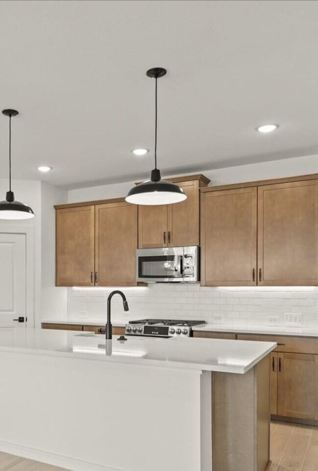 Building Photo - Newly constructed 3BR House beside Angel L...