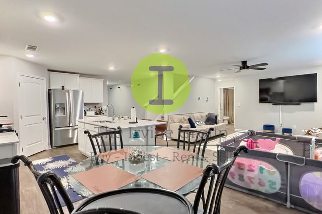 Building Photo - Stunning 5 Bed, 3 Bath Home Built in 2023. Close to Maxwell!