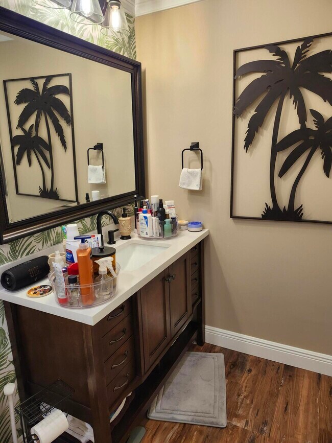 Building Photo - 533 NE 3rd Ave