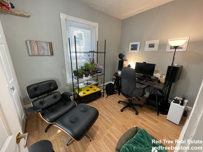 Building Photo - 204 River St