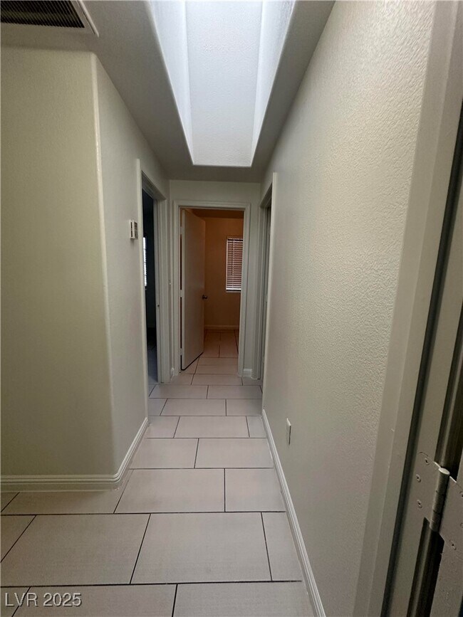 Building Photo - 1956 Vista Malaga St