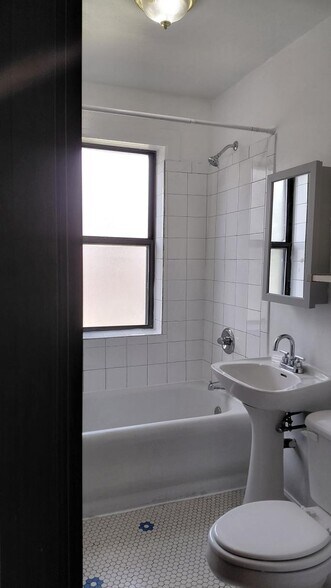 Building Photo - 4810 W Armitage Ave