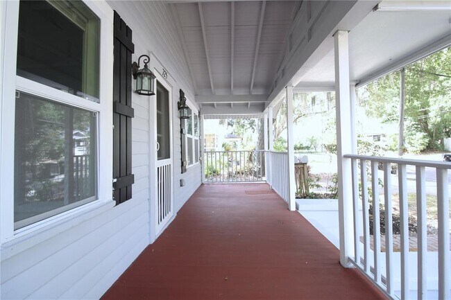 Building Photo - 725 Putnam Ave