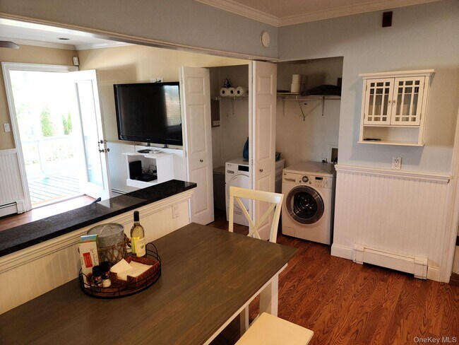 Building Photo - 62 Canoe Place Rd