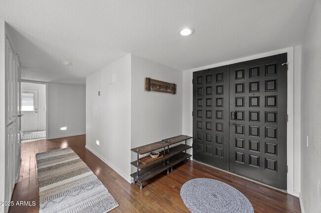 Building Photo - 8649 N Willowrain Ct