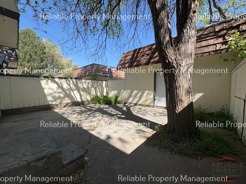 Building Photo - 691 N Fanning Ave