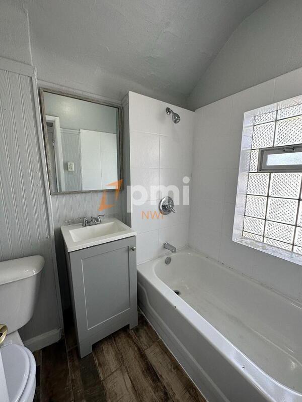 Building Photo - 6136-6138 Ray Ave
