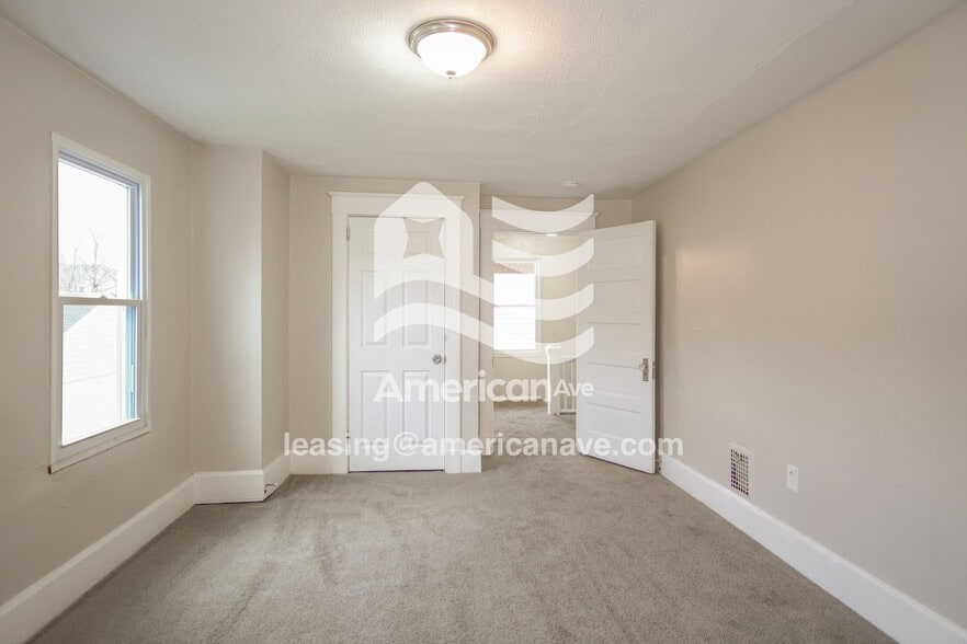 Building Photo - 1217 Main St