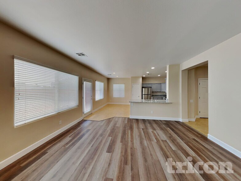 Building Photo - 6950 Diver Ave