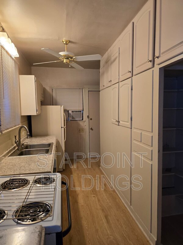 Building Photo - 1728 Wilson Ave