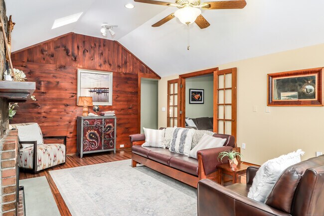 Primary Photo - 5 Birch Ln