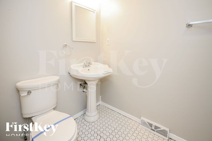 Building Photo - 510 Colony Dr