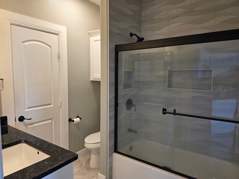 Building Photo - 15337 Bonasse Ct