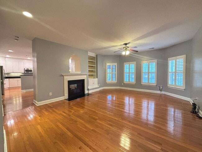 Building Photo - Available 1/15. Beautiful Remodeled 5 BR/4 BA Home in Park West!