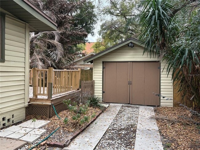 Building Photo - 745 Vistabula St