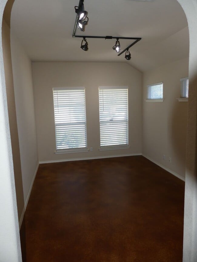 Building Photo - PRICE DROP !!