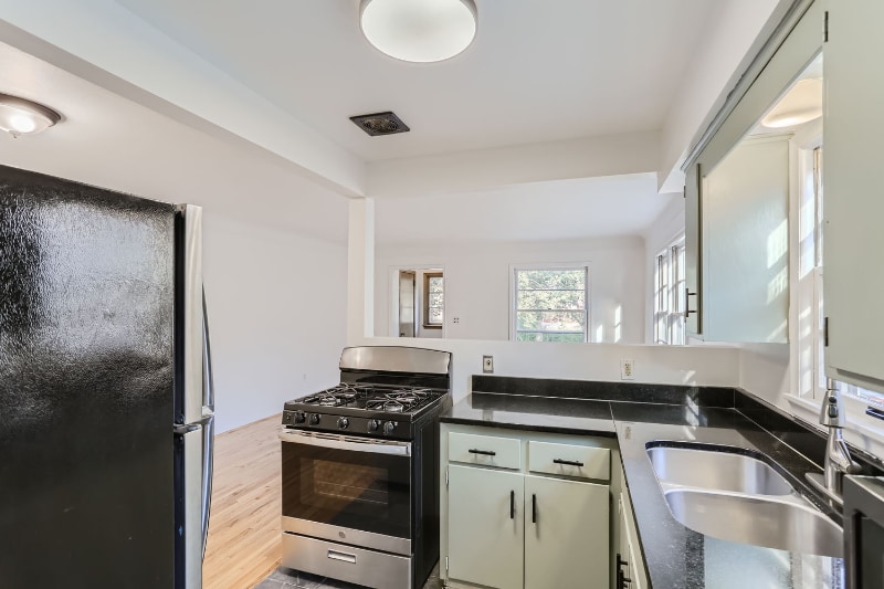 Building Photo - 2106 Grand Ave S