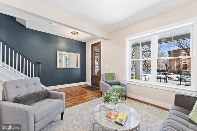 Building Photo - 705 Kentucky Ave SE