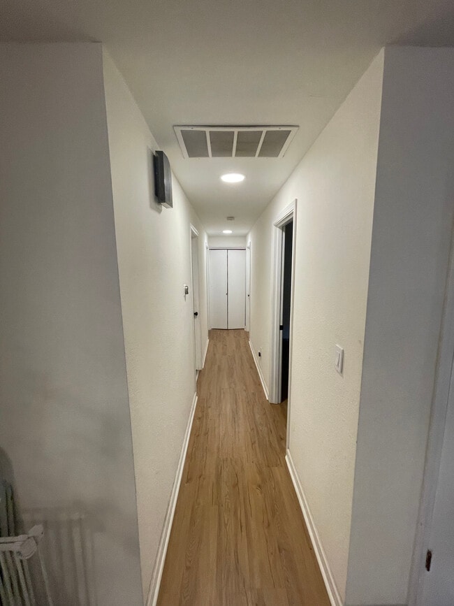 Building Photo - 1202 39th St