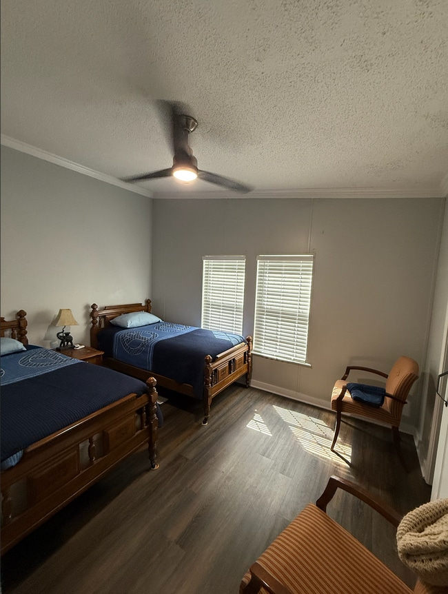 Building Photo - Updated Country Home – 3 Bed, 2 Bath – 2,5...