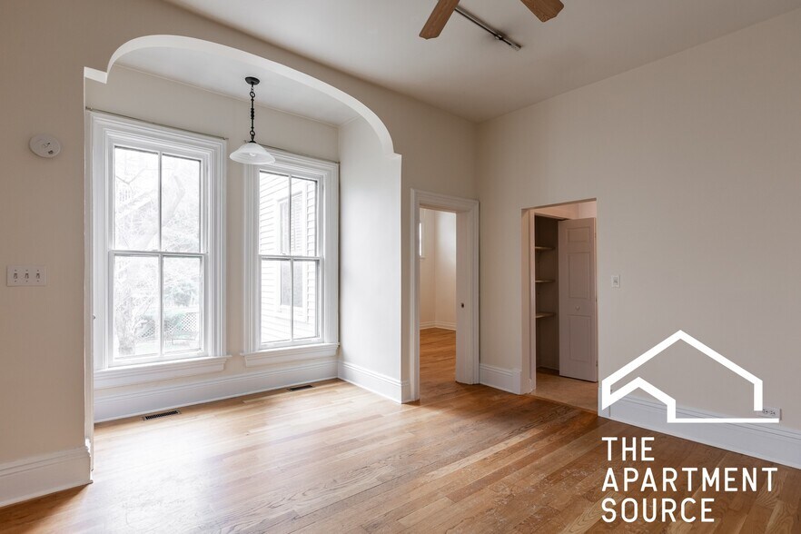 Building Photo - 4410 N Greenview Ave