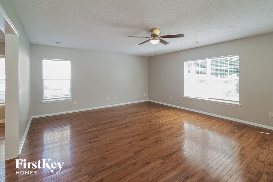 Building Photo - 109 Venice St