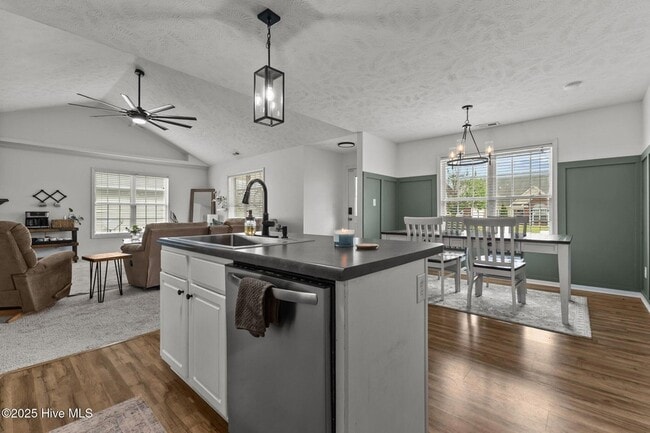 Building Photo - 8246 English Saddle Dr