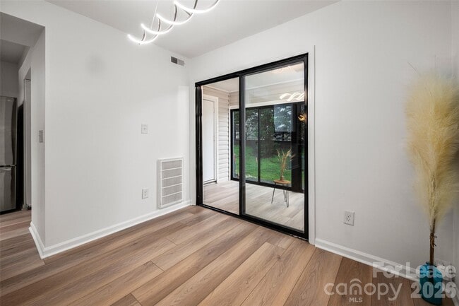 Building Photo - 10943 Carmel Crossing Rd