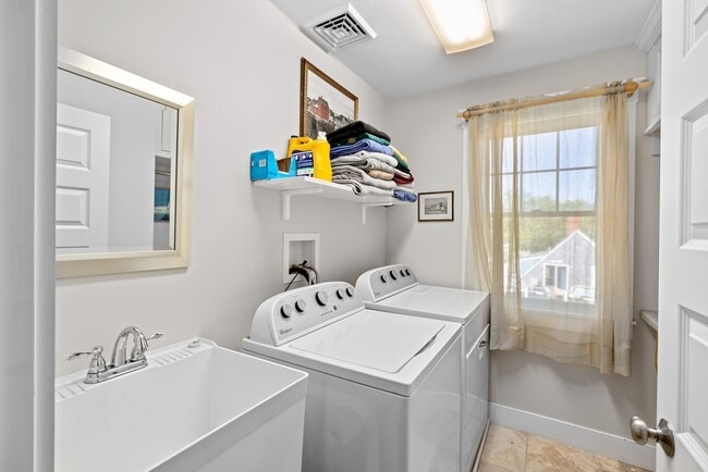 Building Photo - 33 Oceanside Dr