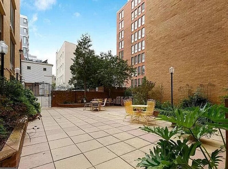 Building Photo - 1260 21st St NW