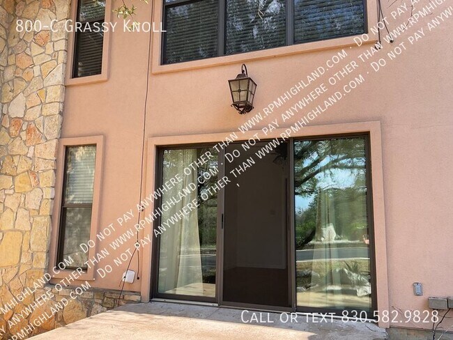 Building Photo - 800 Grassy Knoll