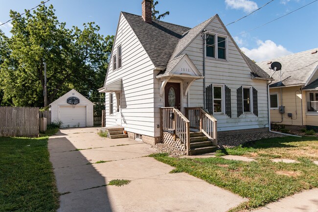 Building Photo - 1012 4th St SE