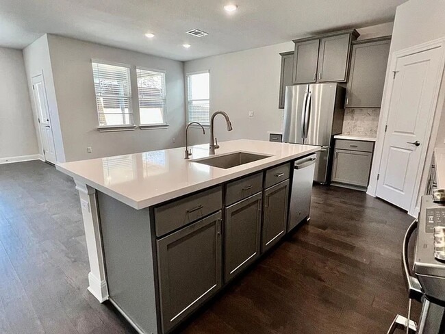 Building Photo - Open Concept Family Dream Home!