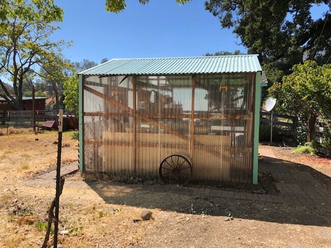 Building Photo - Butte Valley 3 bed 2 bath home, Privacy, n...