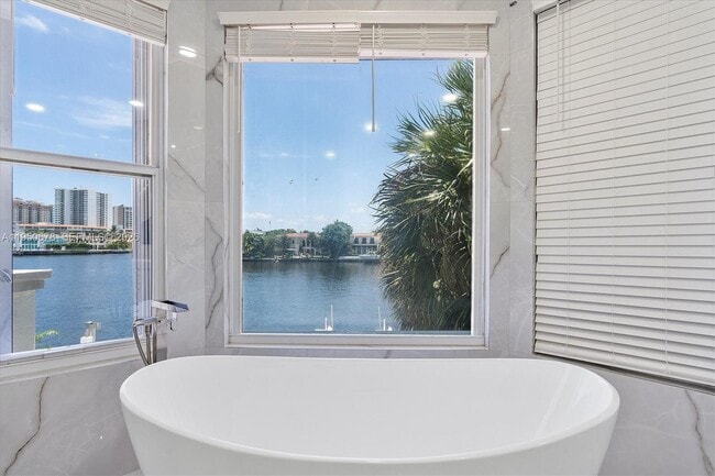 Building Photo - 21301 NE 38th Ave