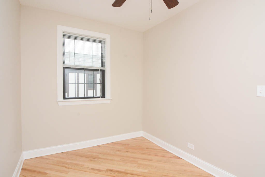 Building Photo - 896 Green Bay Rd