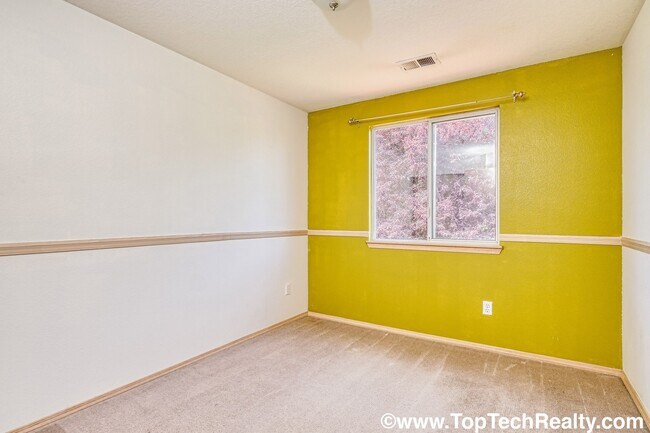 Building Photo - Charming 3 BD* 2.5 BTH Single Family Home In Deerfield Neighborhood! Great Location & Quiet Neigh...