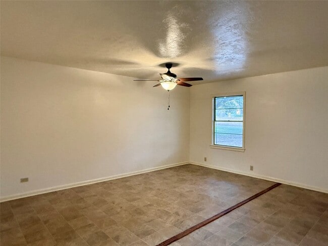 Building Photo - 219 Moore St