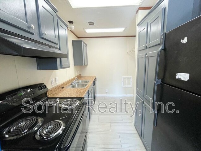 Building Photo - 2531 N Miro St