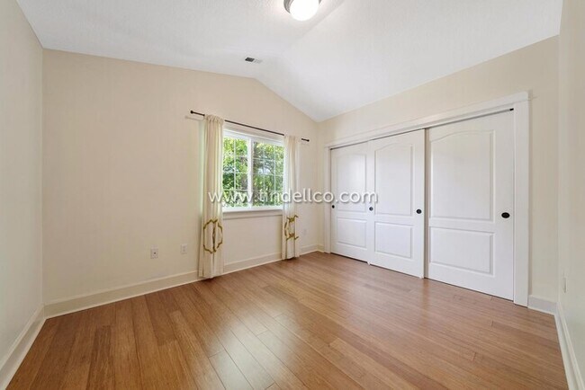 Building Photo - Amazing Eastmoreland Home Near Sellwood wi...