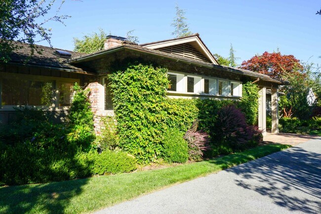 Building Photo - 30 Genevra Rd