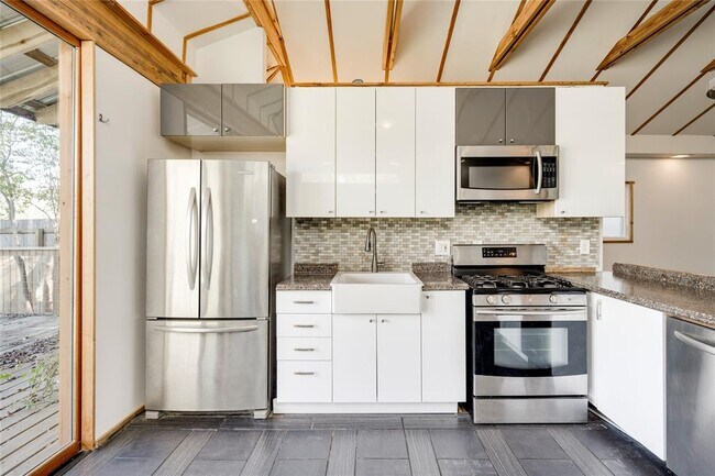 Building Photo - 2713 Sweeney Ln