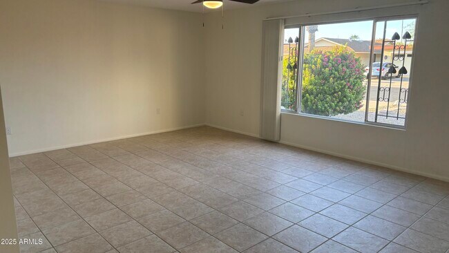 Building Photo - 9719 W Rolling Hills Dr