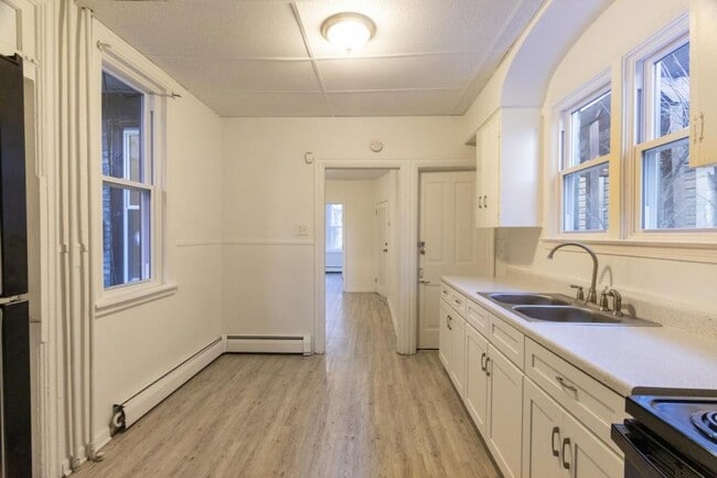 Building Photo - 543 Spruce St