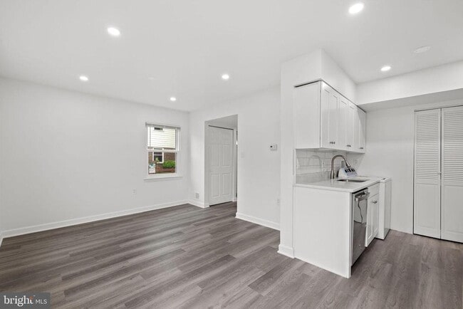 Building Photo - 8157 Community Dr