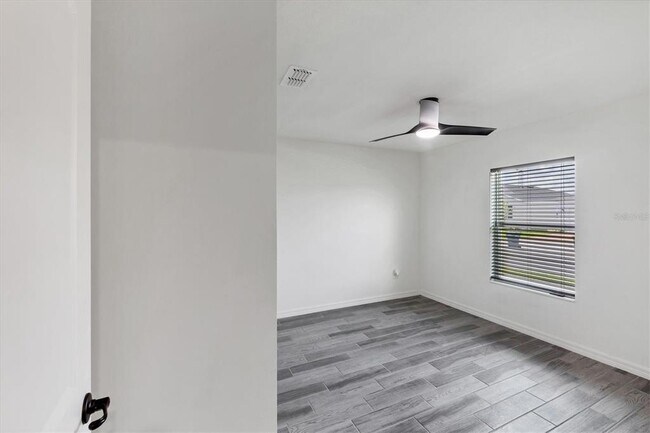 Building Photo - 7335 34th Ct E