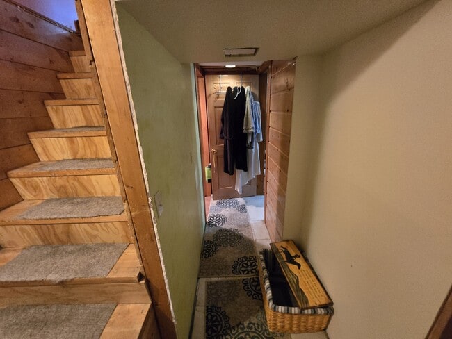 Building Photo - 417 E Tamarack St