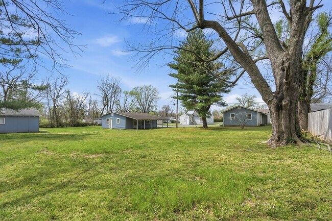 Building Photo - 1 Bedroom | 1 Bathroom | House with Carport | Located on a Quiet Street| Lawn Care and Trash Incl...